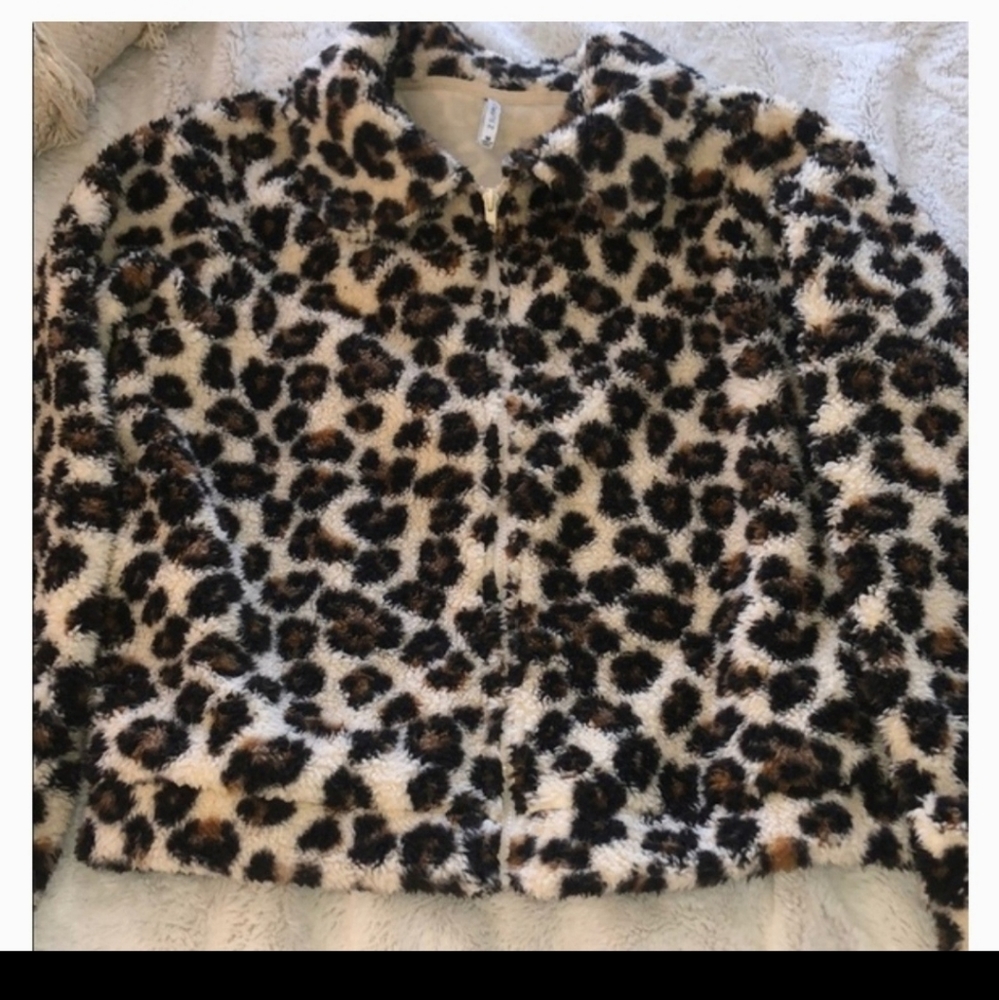 Z Supply Leopard Shaket